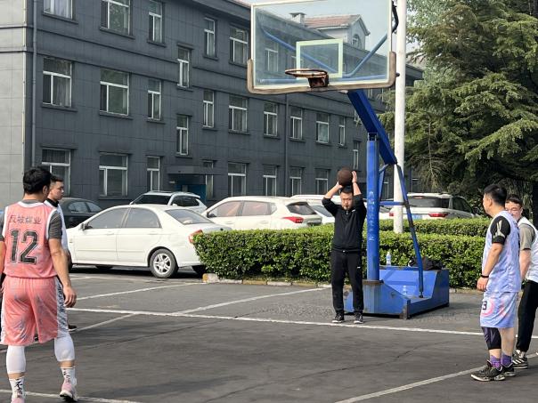 反坡煤业开展“释放活力,焕新出发”篮球赛