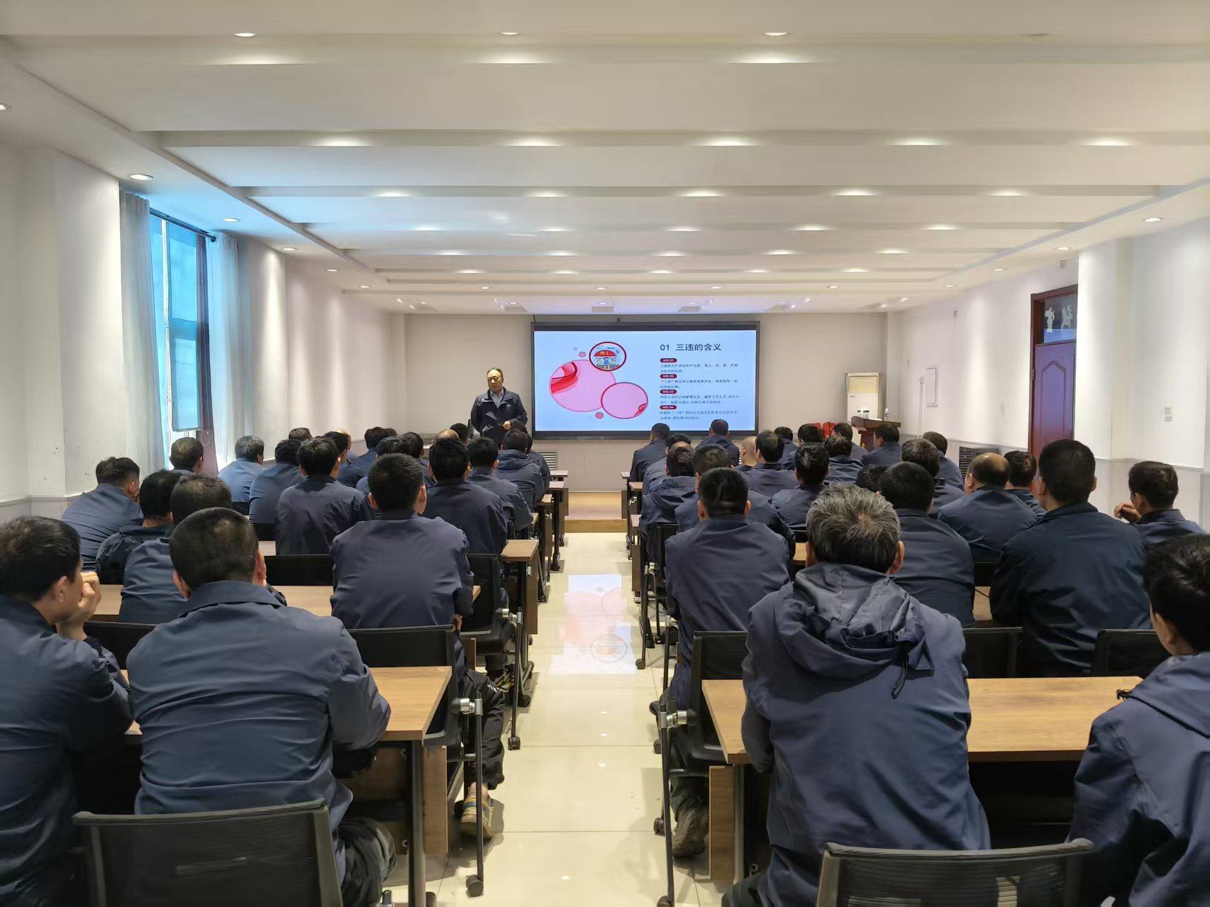 w88win中文手机版开展4月份军事化培训活动